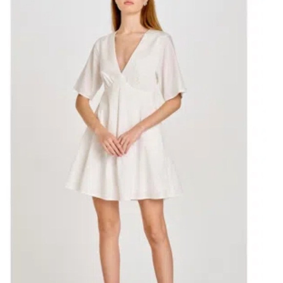 WAIF Dresses & Skirts - NWT WAIF White V-Neck Short Sleeve Mini Dress Size L